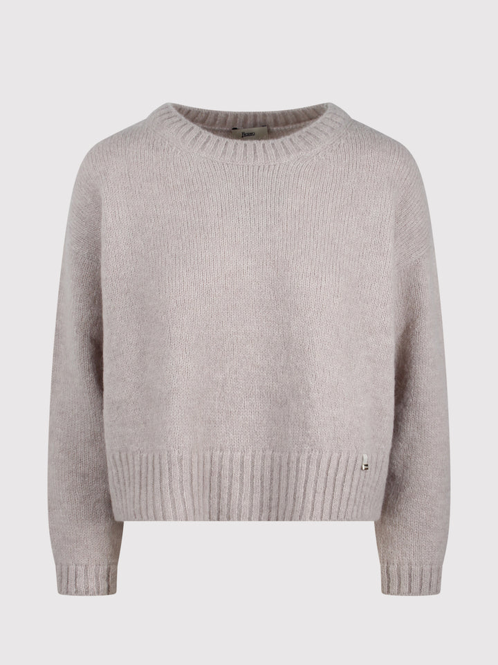 Round neck sweater