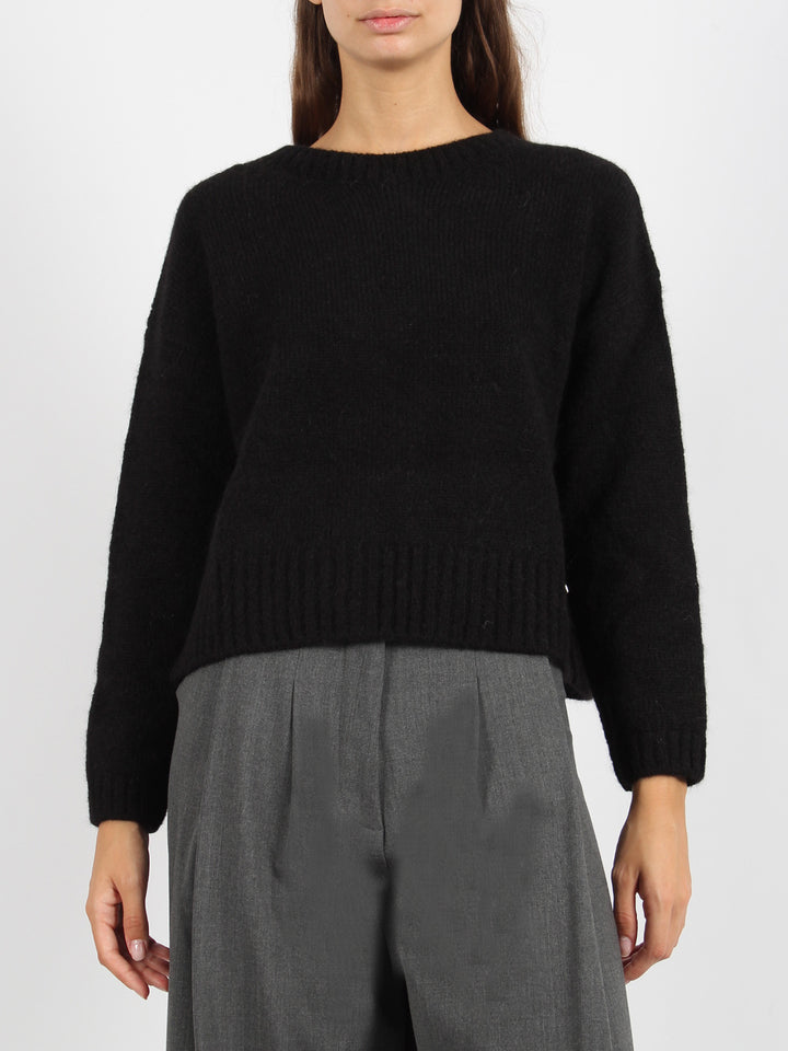 Round neck sweater