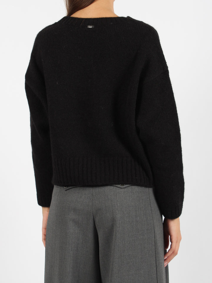 Round neck sweater