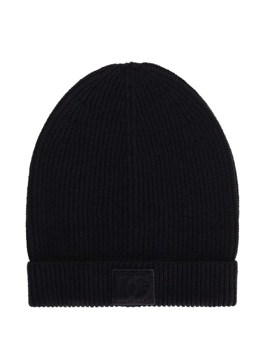 Ribbed Hat With Logo Plaque