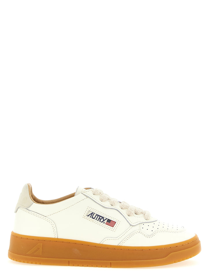 Autry Medalist Low Sneakers - Beige | 189fa176b0b97f44589f3fec1760357385fab937