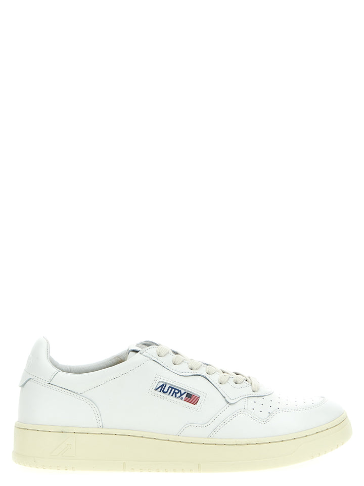 Autry Medalist Low Sneaker Sneakers - White | c0c368fddeab3814abca31a9e834835cef60afd2