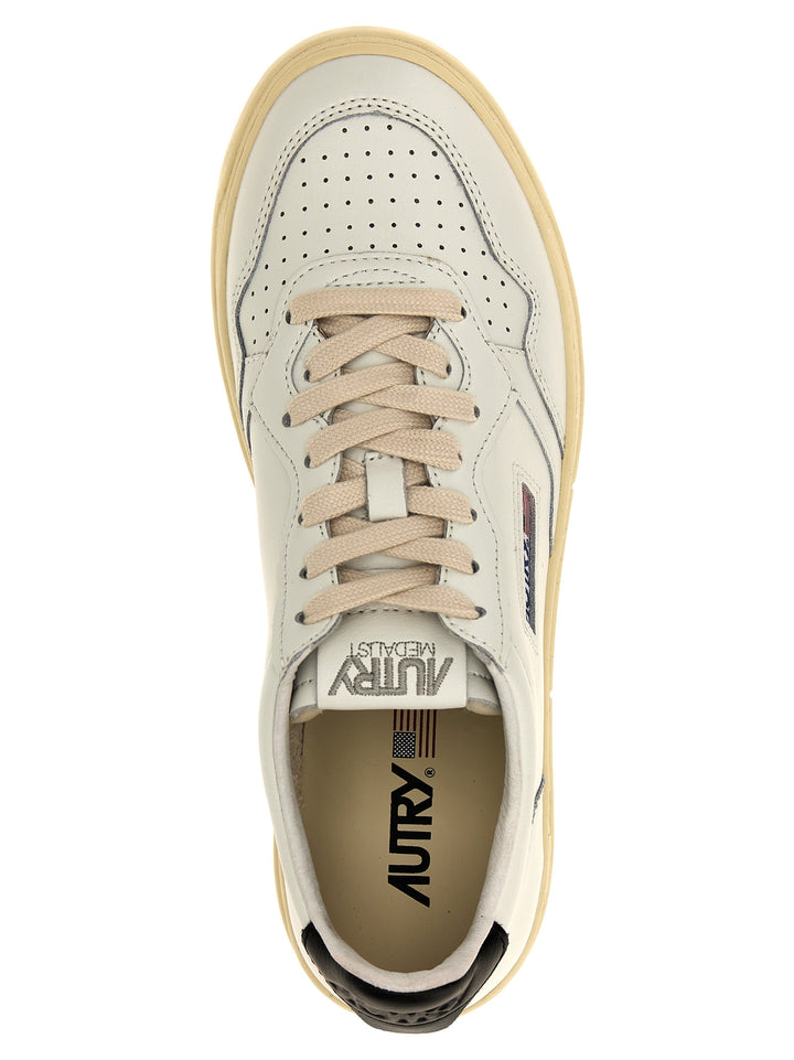 Autry Medalist Sneakers - White/Black | 15433dda8f7a2f8e6e2c8b9c011c30c65c997020