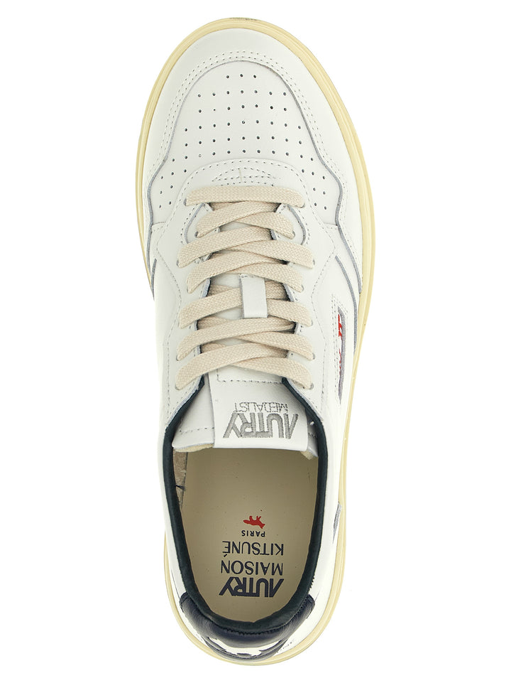 Autry Medalist Low Sneakers - Blue | 8664fa960b63e98eadcc728da21584c578ffbb22