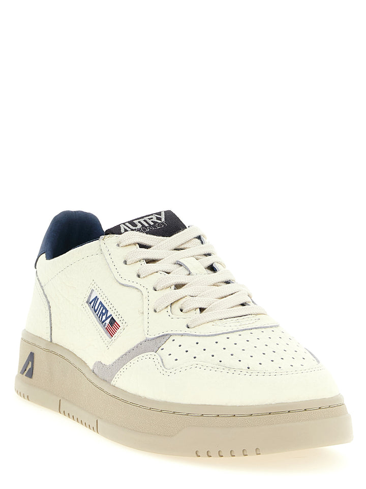 Autry Medalist Low Sneakers - Blue | 2c43e4889ab9298a41523e4614c5b43f1f4750e3