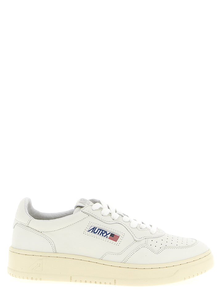 Autry Medalist Low Sneakers - White | cdc5a954535699b063dc132c2ce7493de428ed4e