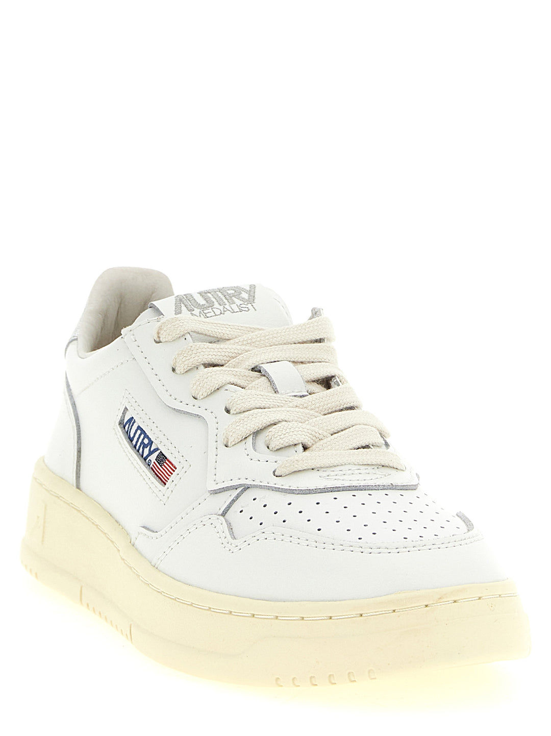 Autry Medalist Low Sneaker Sneakers - Silver | f655ff6dccbe8c7ca7c4a6269e17469549314f41