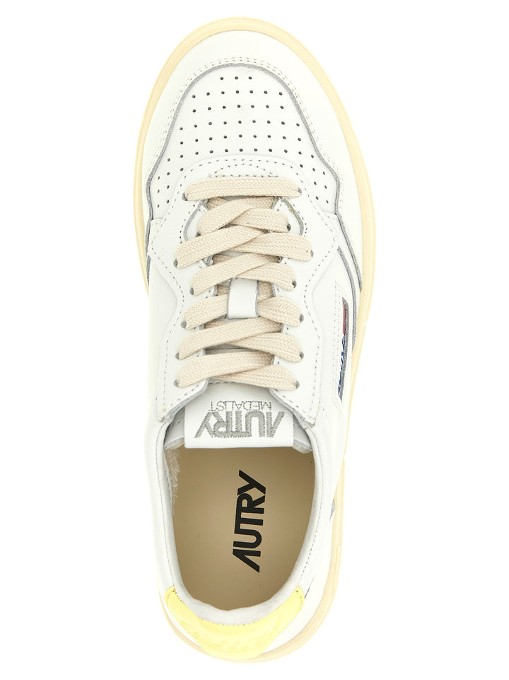 Autry Medalist Low Sneakers - Yellow | 45b1f820b386510bc9c9347972bc488f2a6ad46d