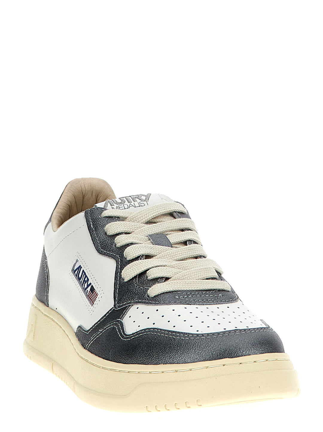 Medalist Low Sneakers Silver