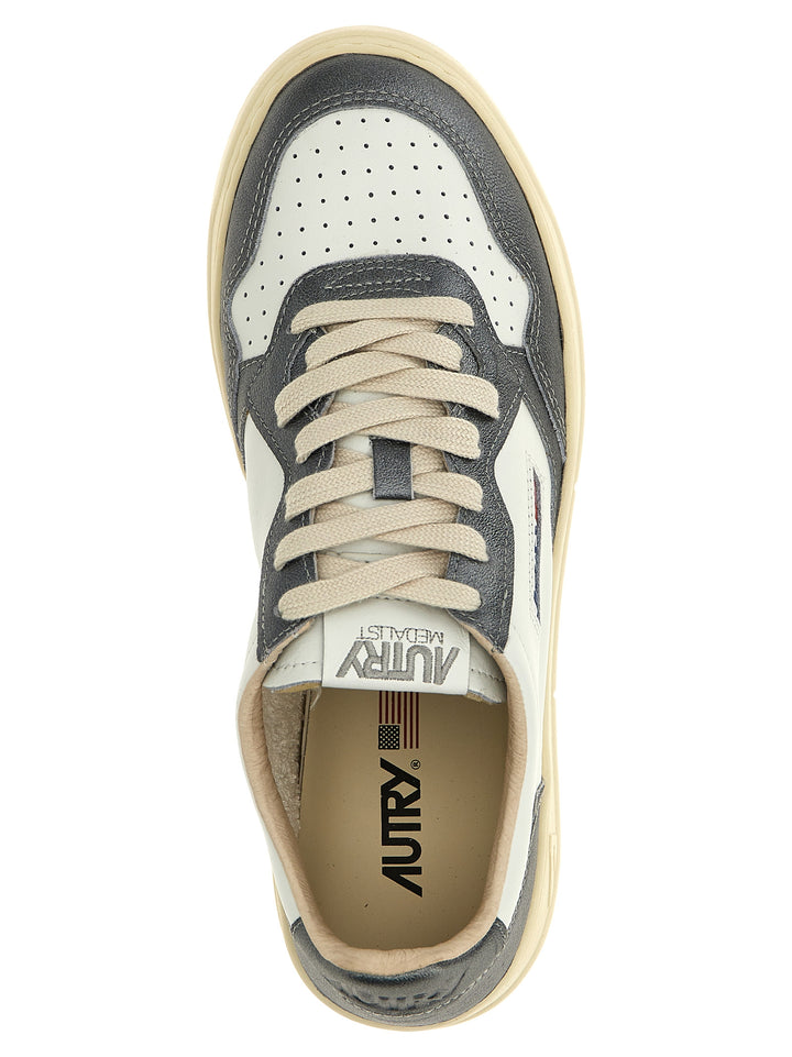 Medalist Low Sneakers Silver