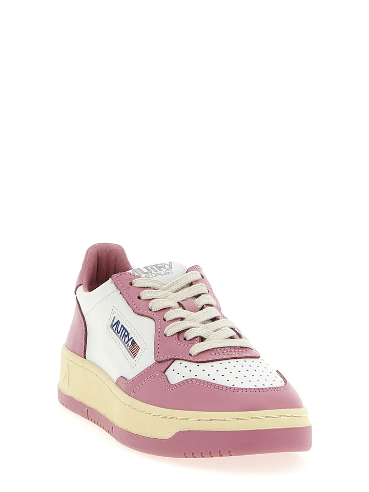 Autry Medalist Low Sneakers - Pink | 51db424d27f1e705b86897a69d2e0b910ca5b791