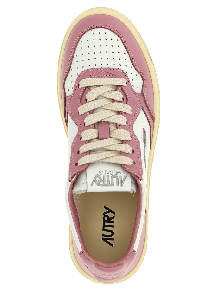 Autry Medalist Low Sneakers - Pink | bbb54a5c78f25bc8dcba7bbeb77677be41bf32e4