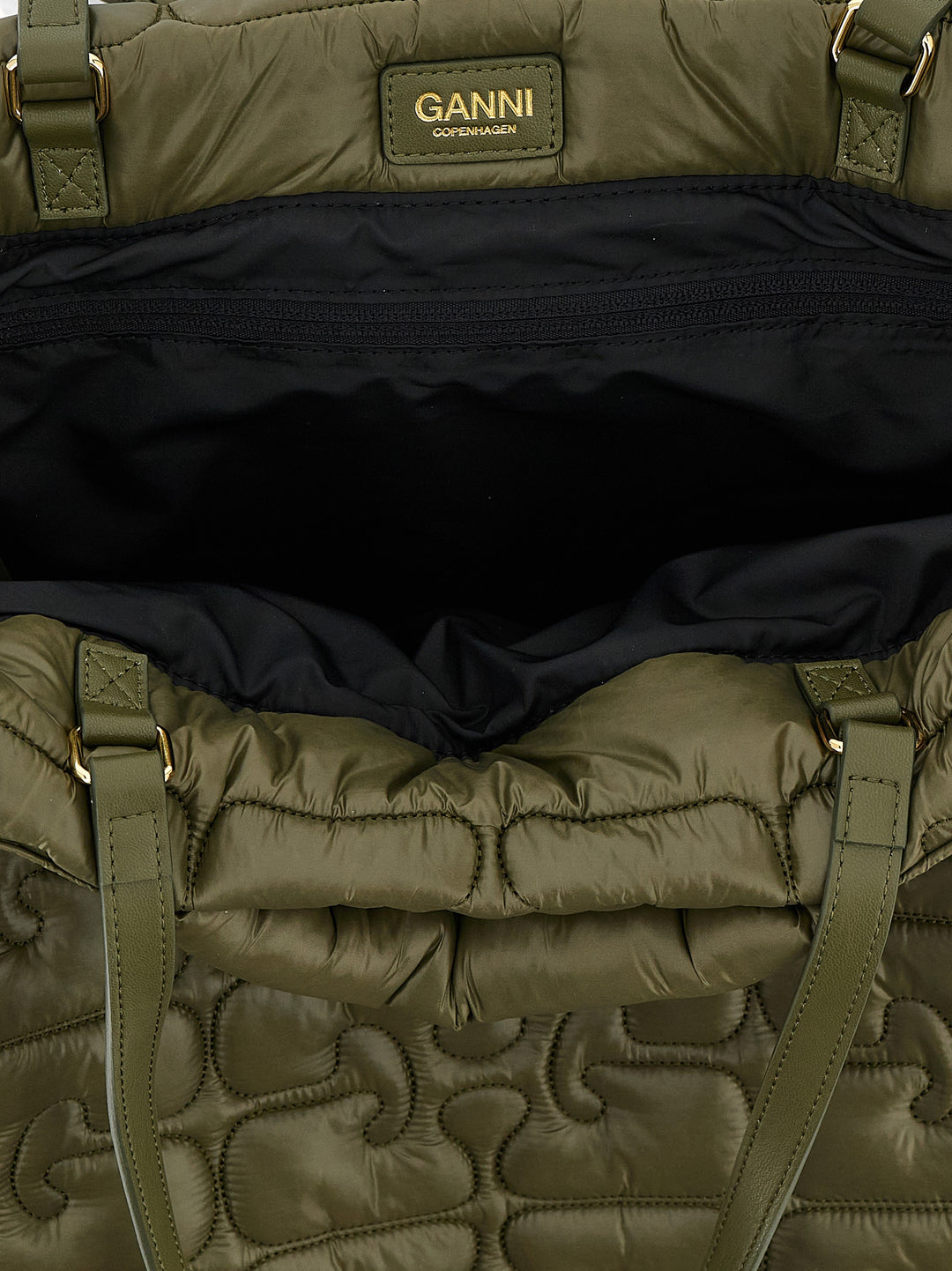 Ganni Quilted Re-Tech Xxl Tote Tote Bag - Green | ab328a265548c7639728b28c19d2f5d6e5c598ae