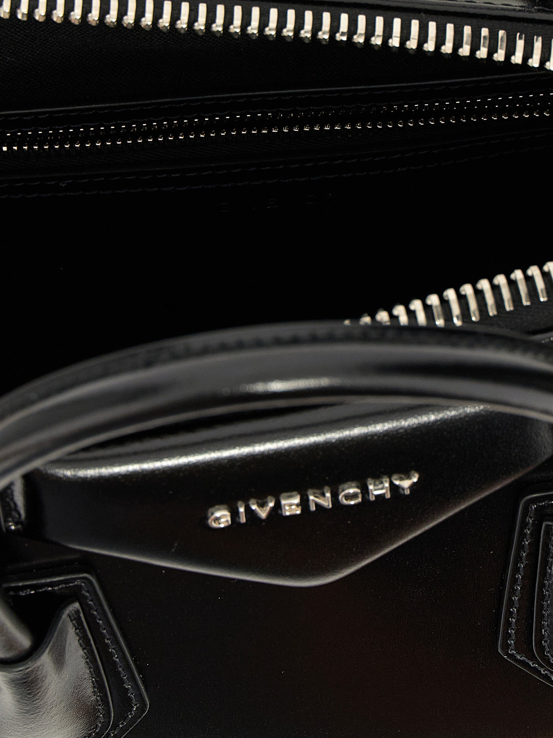 Givenchy Antigona Hand Bags - Black | 5e005fa56cac97d5dfb62652f0b4f325c7442f1f