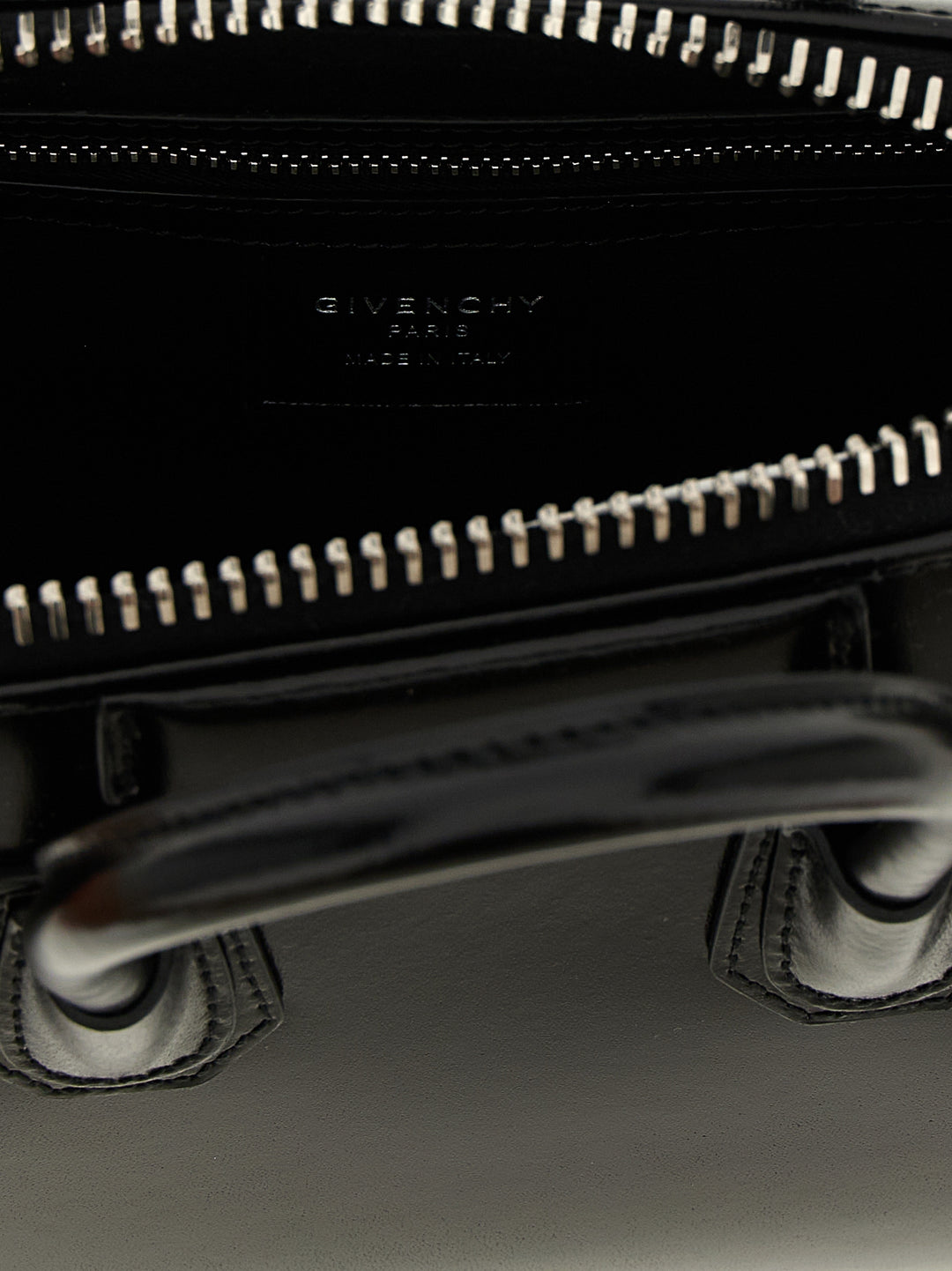 Givenchy Antigona Hand Bags - Black | 8d4e1ba5ebadcf3b65dd52e503826d3eb4615d68