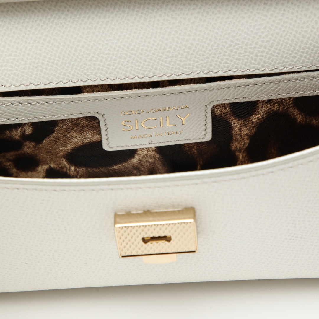 Dolce&Gabbana Apparel & Accessories - White | 3331b2dca039571e081a2e0a97dbdac3002d8539