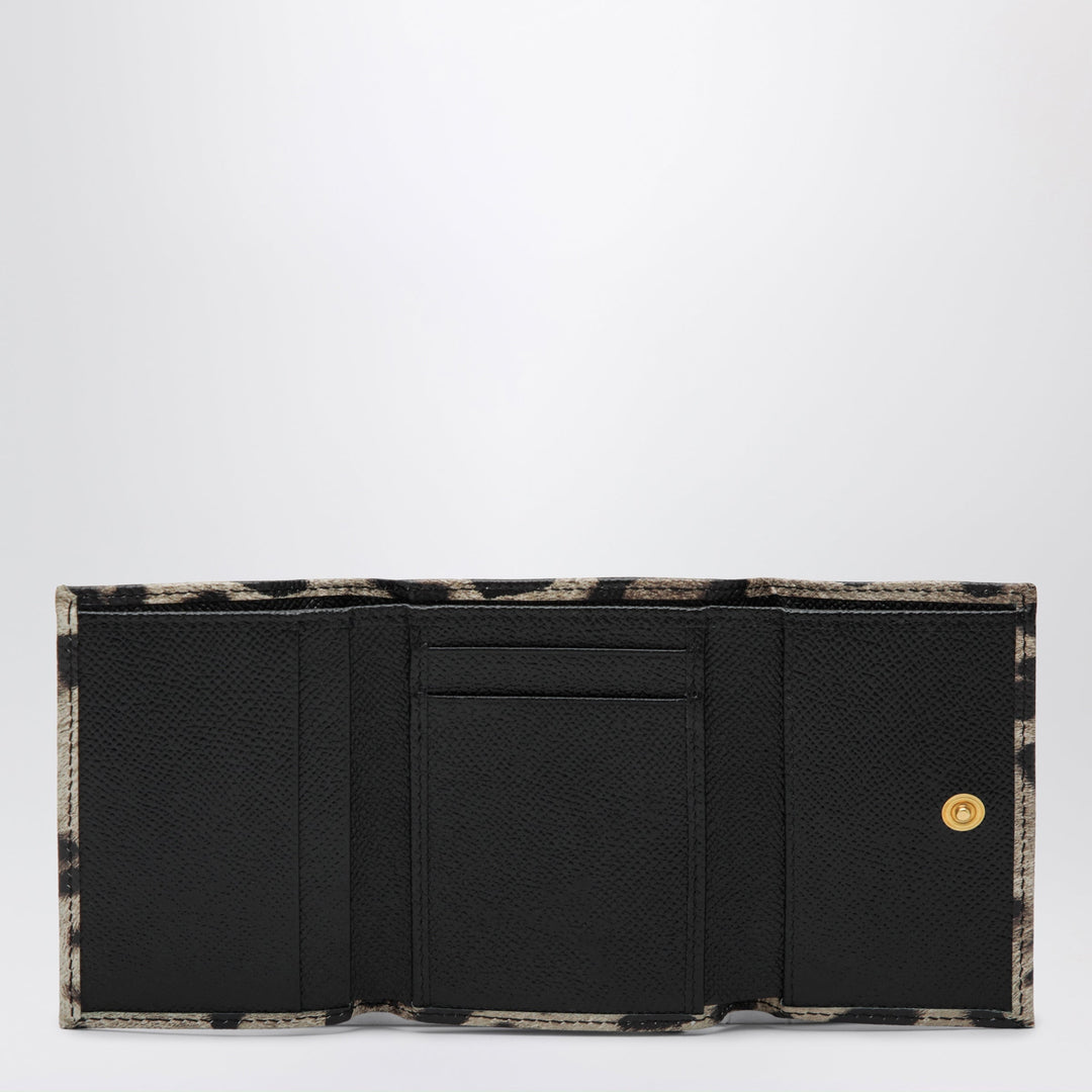 Dolce&Gabbana Apparel & Accessories - Brown | 8547468ea7eb0a2932036ea402e805adc402cc29