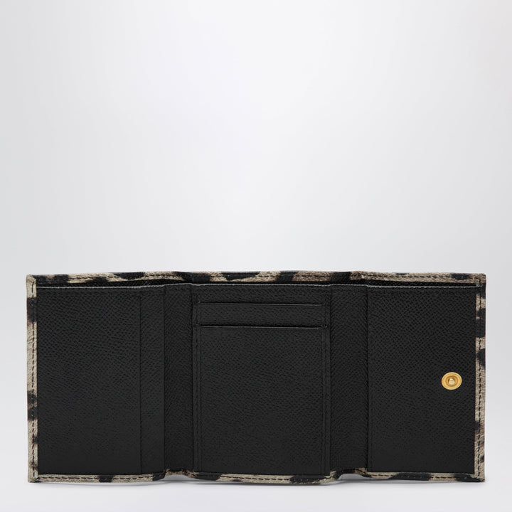 Dolce&Gabbana Apparel & Accessories - Brown | 8547468ea7eb0a2932036ea402e805adc402cc29