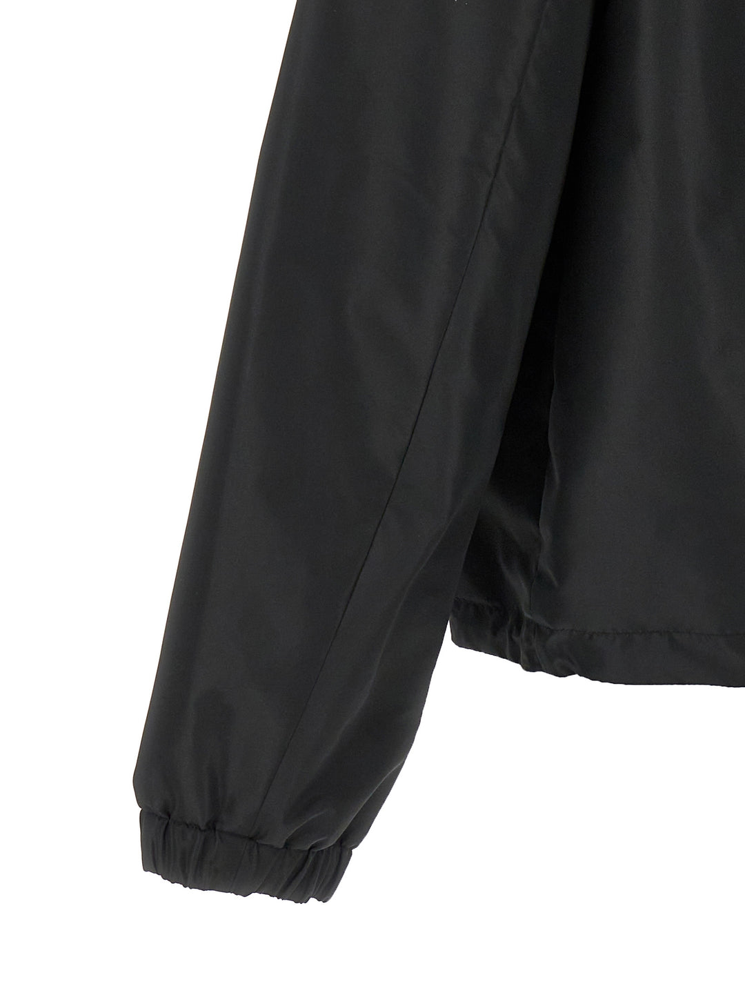 Fendi Logo Blouson Piumini, Parka, Giacche casual - Black | 2f338fdc6c232c7ea83feeeeae656868b3e0a80a