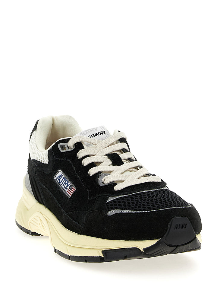 Autry Hyperway Low Sneakers - Black | 4b5854d0e9dd902474f71f04eb10463c1b86ec66