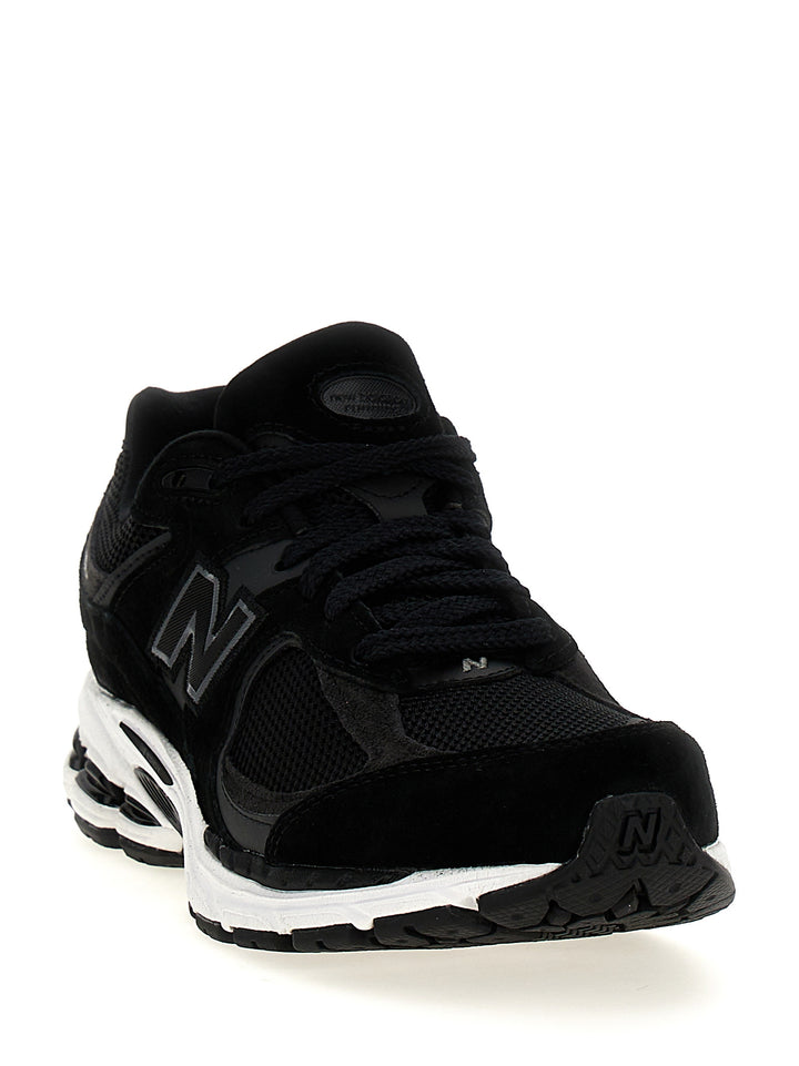 2002 Sneakers Black