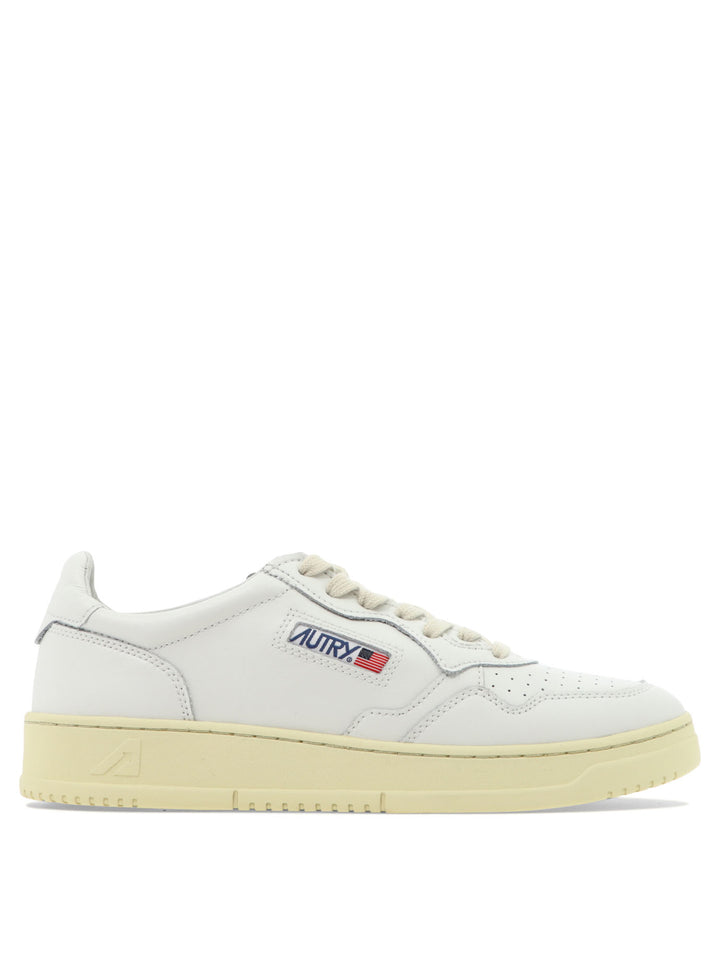 Autry Medalist Low Sneakers & Slip-On - White | 7cd9e134f05f455a73566257704c19b1398d56c7