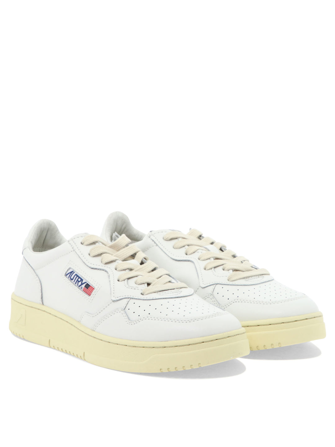 Autry Medalist Low Sneakers & Slip-On - White | 24ed990bc3b50846172ea04209ebdcc9956f06ad
