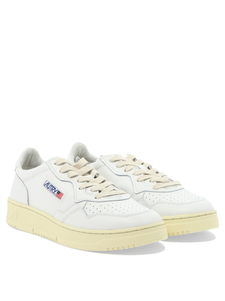 Autry Medalist Low Sneakers & Slip-On - White | 24ed990bc3b50846172ea04209ebdcc9956f06ad