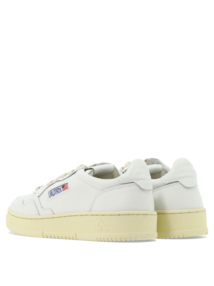 Autry Medalist Low Sneakers & Slip-On - White | 2f67fe5be28e385178caad269ead6f567e56007a