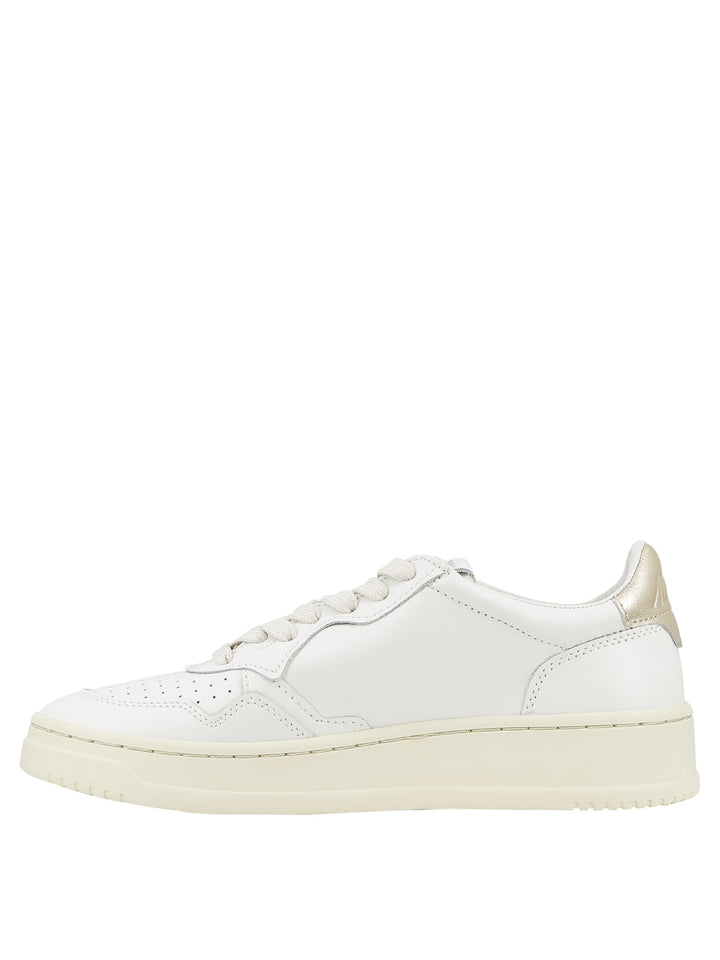 Autry Medalist Low Sneakers & Slip-On - White | 707ea812e6756f8c7a319c3601ab58573adba3c4