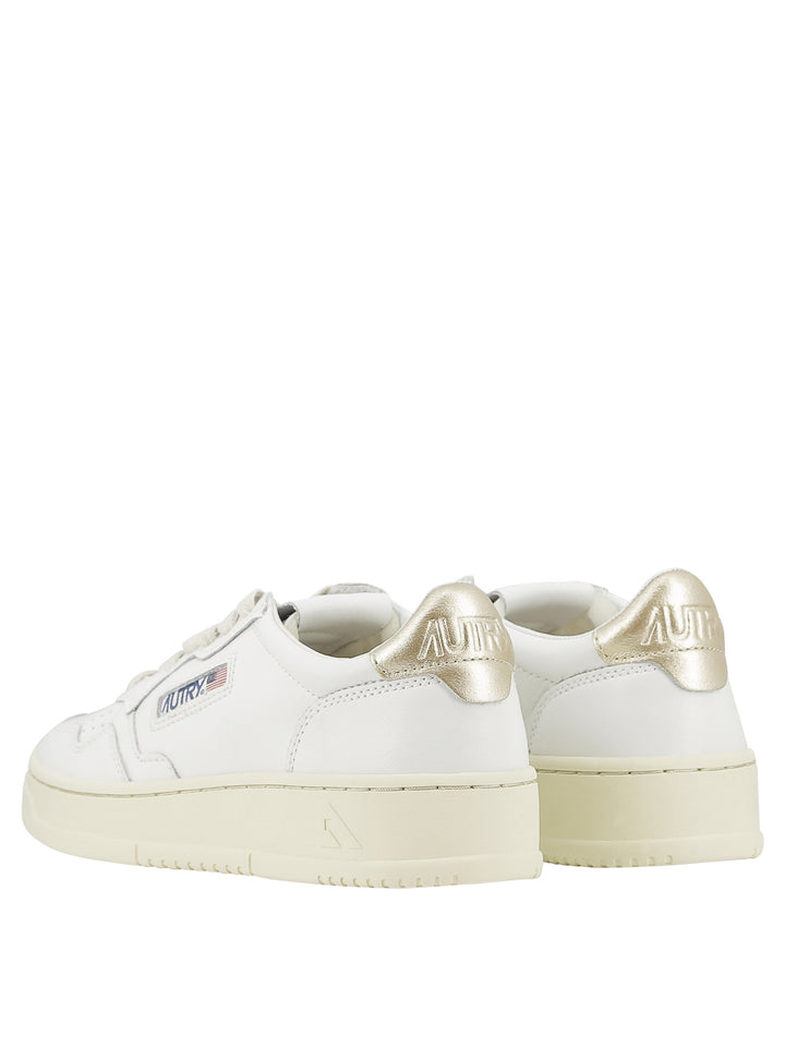Autry Medalist Low Sneakers & Slip-On - White | ea9e6d5cf9f4ec5c46ea59772cb867418b8579ef