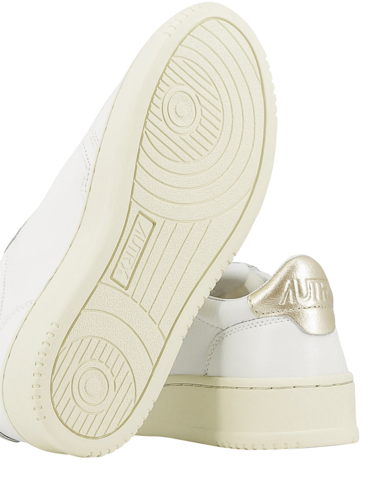 Autry Medalist Low Sneakers & Slip-On - White | 3f98e6e656b32fb236493f8c2c9fccfa82dfee96