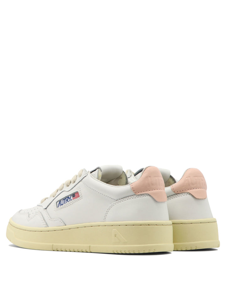 Autry Medalist Low Sneakers & Slip-On - White | 5dd1e9627895f4920b0ce1dfa63a473c2fb98a83