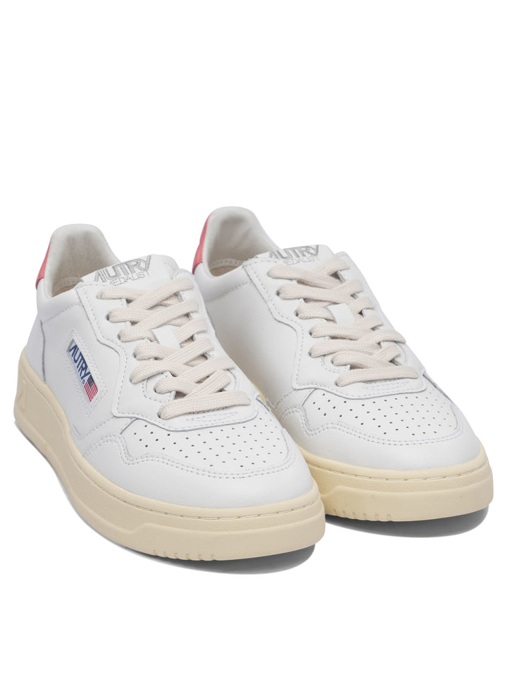Autry Medalist Low Sneakers & Slip-On - White | 691bed0f114833a4732fcf20c306eab2e2671f88