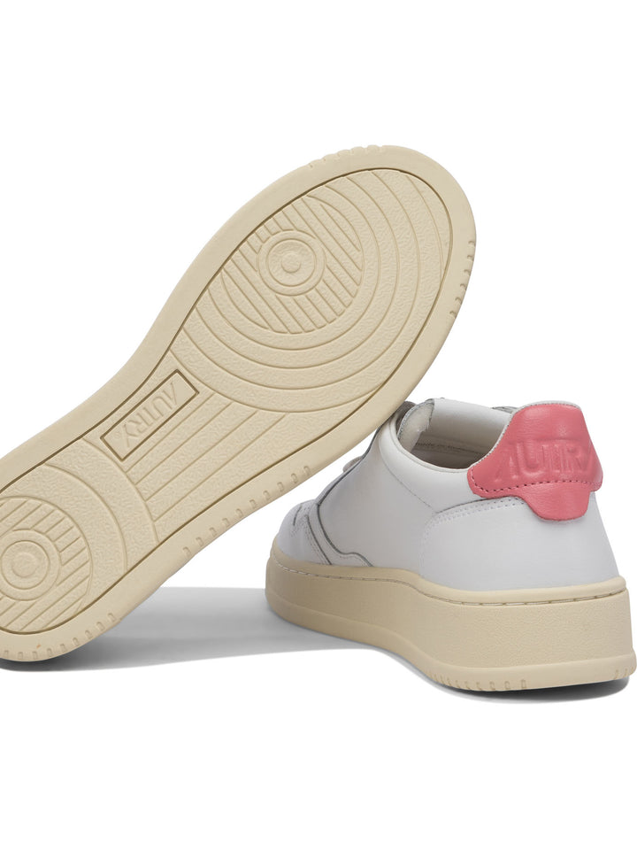 Autry Medalist Low Sneakers & Slip-On - White | 16d1f7eb1a51552af851c7c4d82f828d4d8810cb