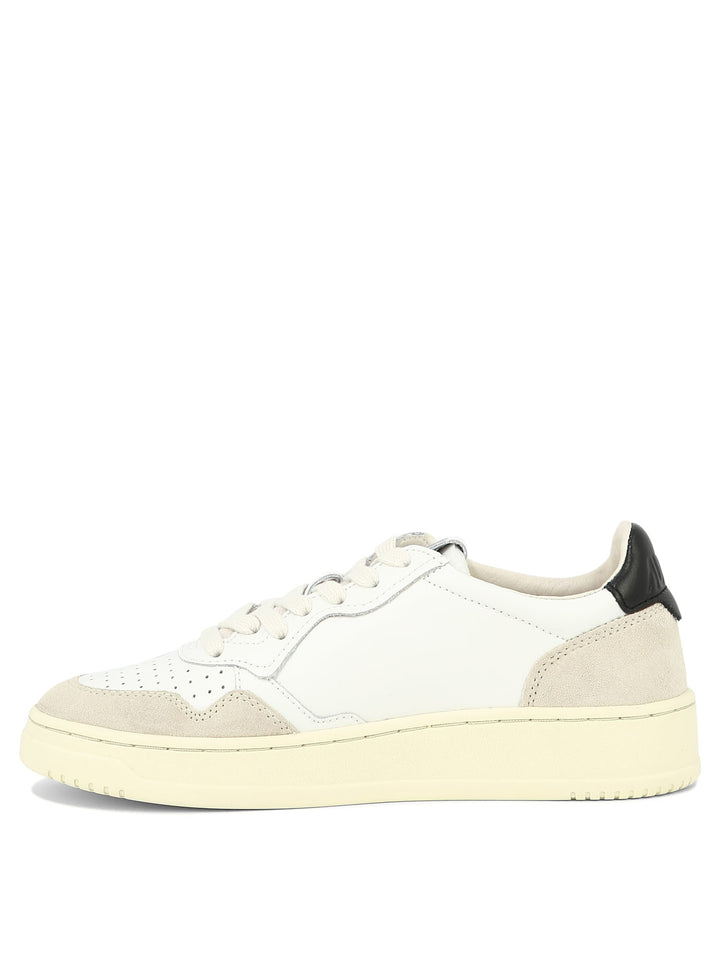 Autry Medalist Low Sneakers & Slip-On - White | 5e1e89569fb5adb42e3e5b55b16635420a34fbec
