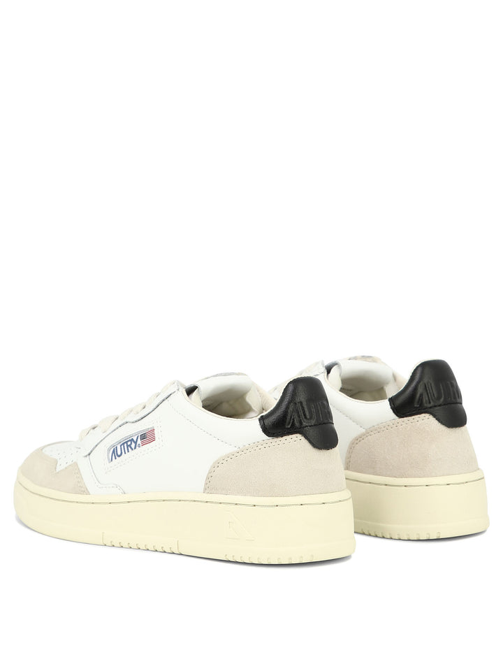Autry Medalist Low Sneakers & Slip-On - White | 78dbe7e221e0267a9e873d049df66ba6e2cdb1af
