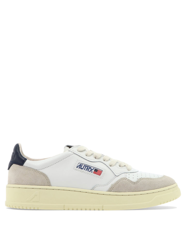 Autry Medalist Low Sneakers & Slip-On - White | decabdd36ad19ec8d76ebda67a5840e6ae588d11