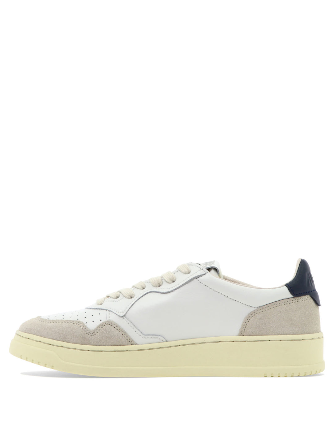 Autry Medalist Low Sneakers & Slip-On - White | 3ca9298f37f644cdcb631339cd1f91f9478a4826