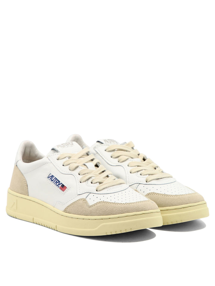 Autry Medalist Low Sneakers & Slip-On - White | e50a0acee808e56b5aa4a91db8a7f75cf946390e