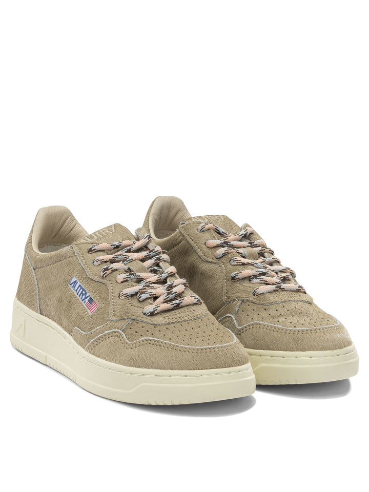 Autry Medalist Low Sneakers & Slip-On - Beige | aa9152f12dab561846c4895c80e04c6e6a704ca7