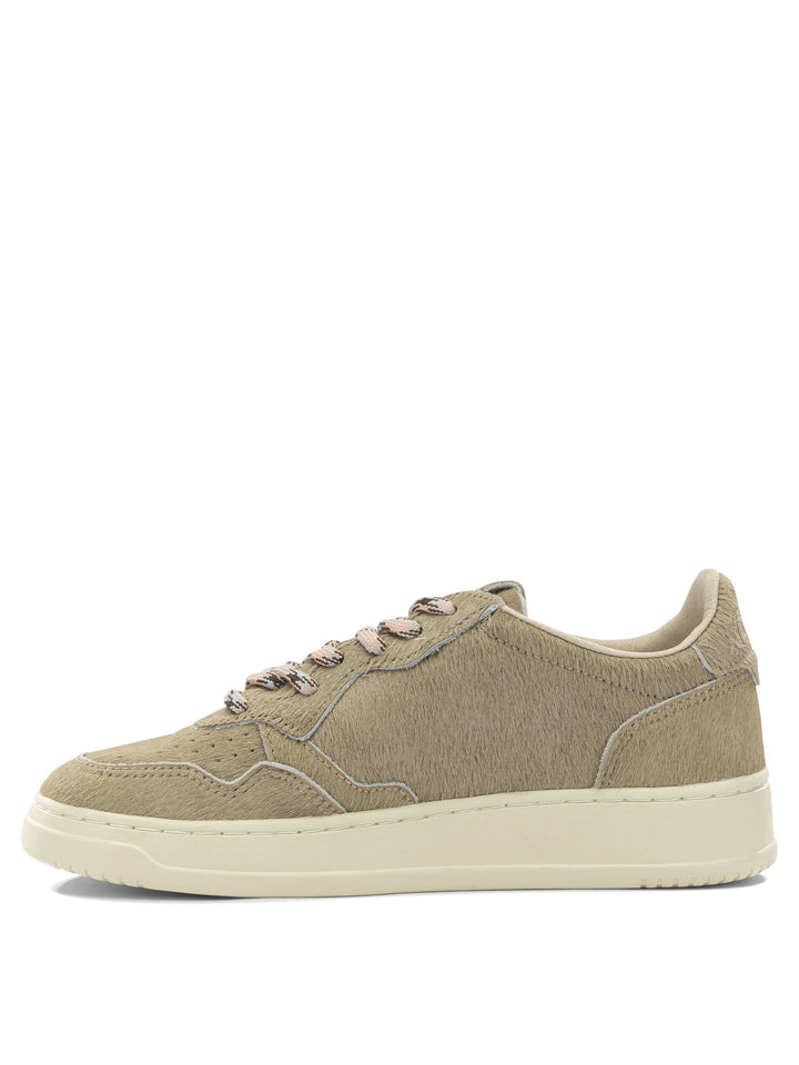 Autry Medalist Low Sneakers & Slip-On - Beige | 0c8f60eeaae193aabe952bc2dbb3b05a8de3e152