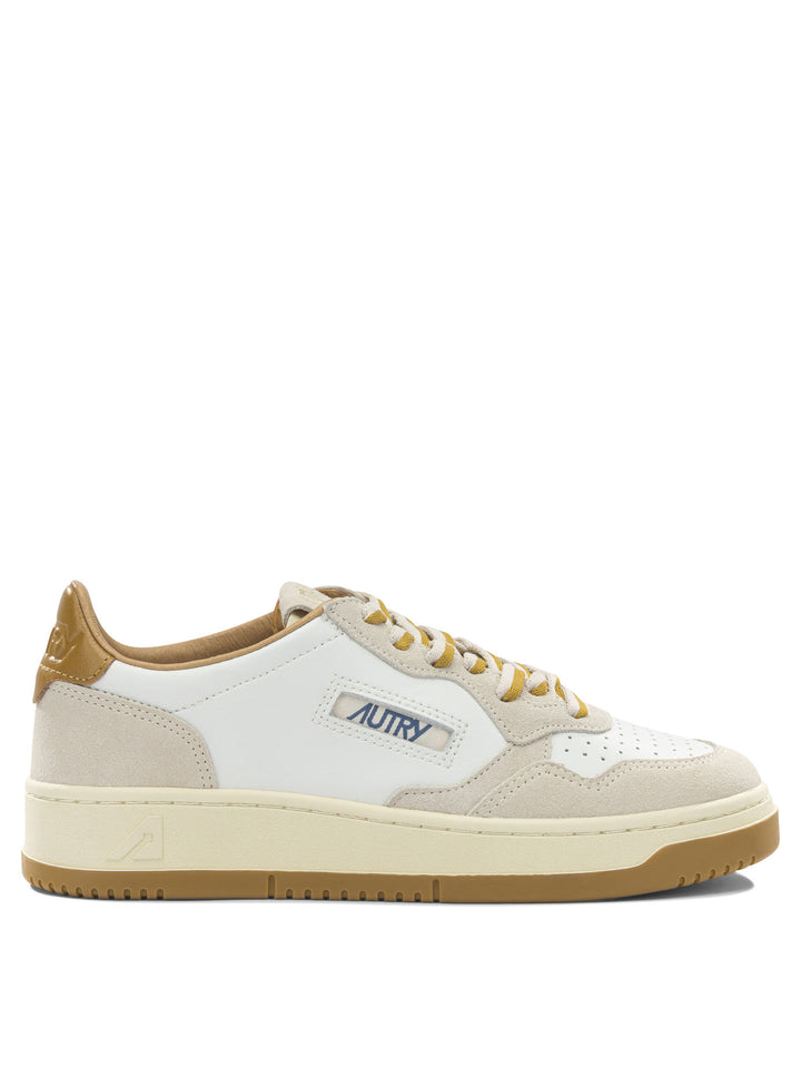 Autry Medalist Low Sneakers & Slip-On - Beige | f3965056bc2103e70083d96dd43034ddf4896799