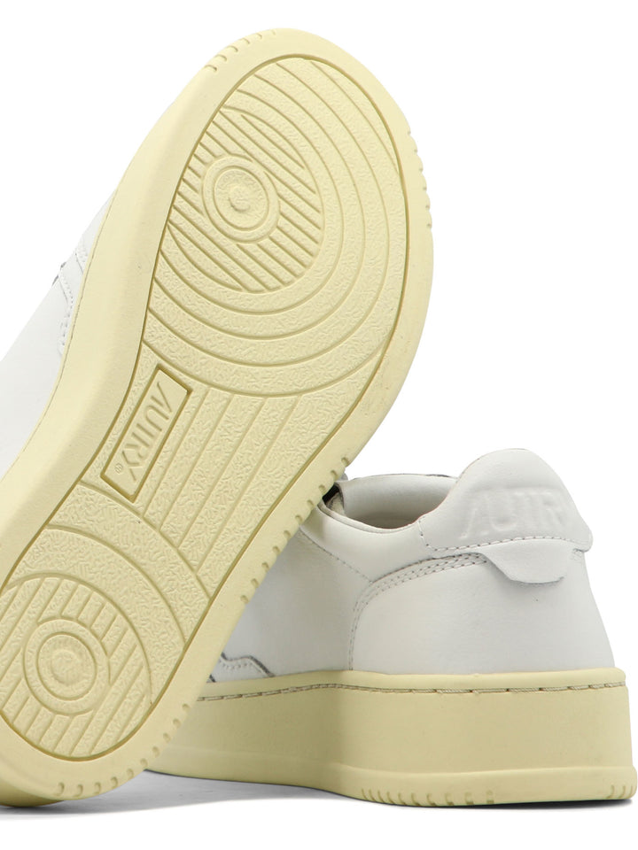 Autry Medalist Low Sneakers & Slip-On - White | d87e75956f84fd0dc3dc87c5d1424fb6789f459f