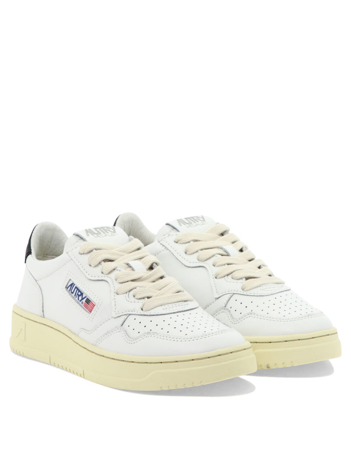 Autry Medalist Low Sneakers & Slip-On - White | 487e288cd2620c6e09d1186e8d56f69bbfc2be23