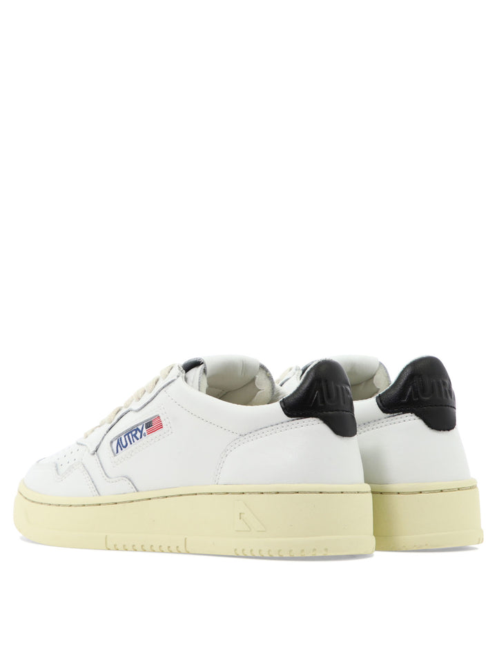 Autry Medalist Low Sneakers & Slip-On - White | 8ec1418d195b8750120a64129ea97faa2a8e9678