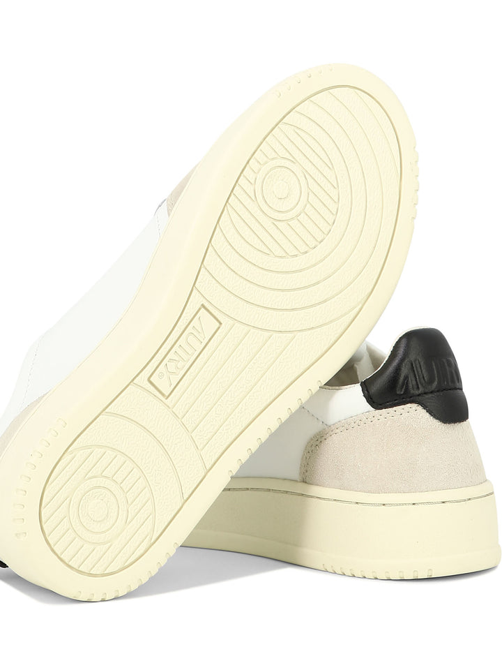 Autry Medalist Low Sneakers & Slip-On - White | d8996a3a388fe0a652d7dbf85703a20a98fc6fc1
