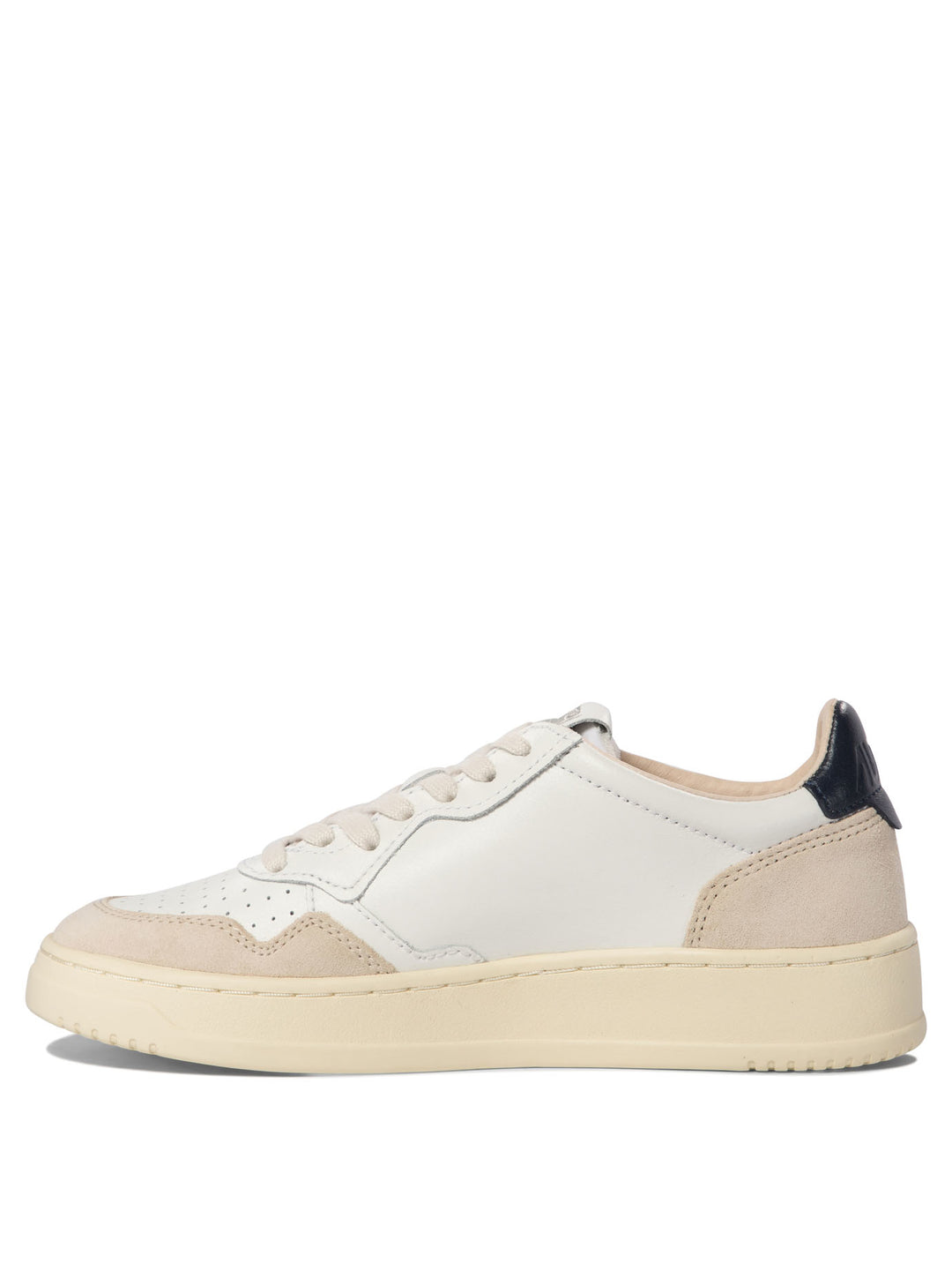Autry Medalist Low Sneakers & Slip-On - White | fca68444b161dd4cf915a0072638fb1b095d5c4c