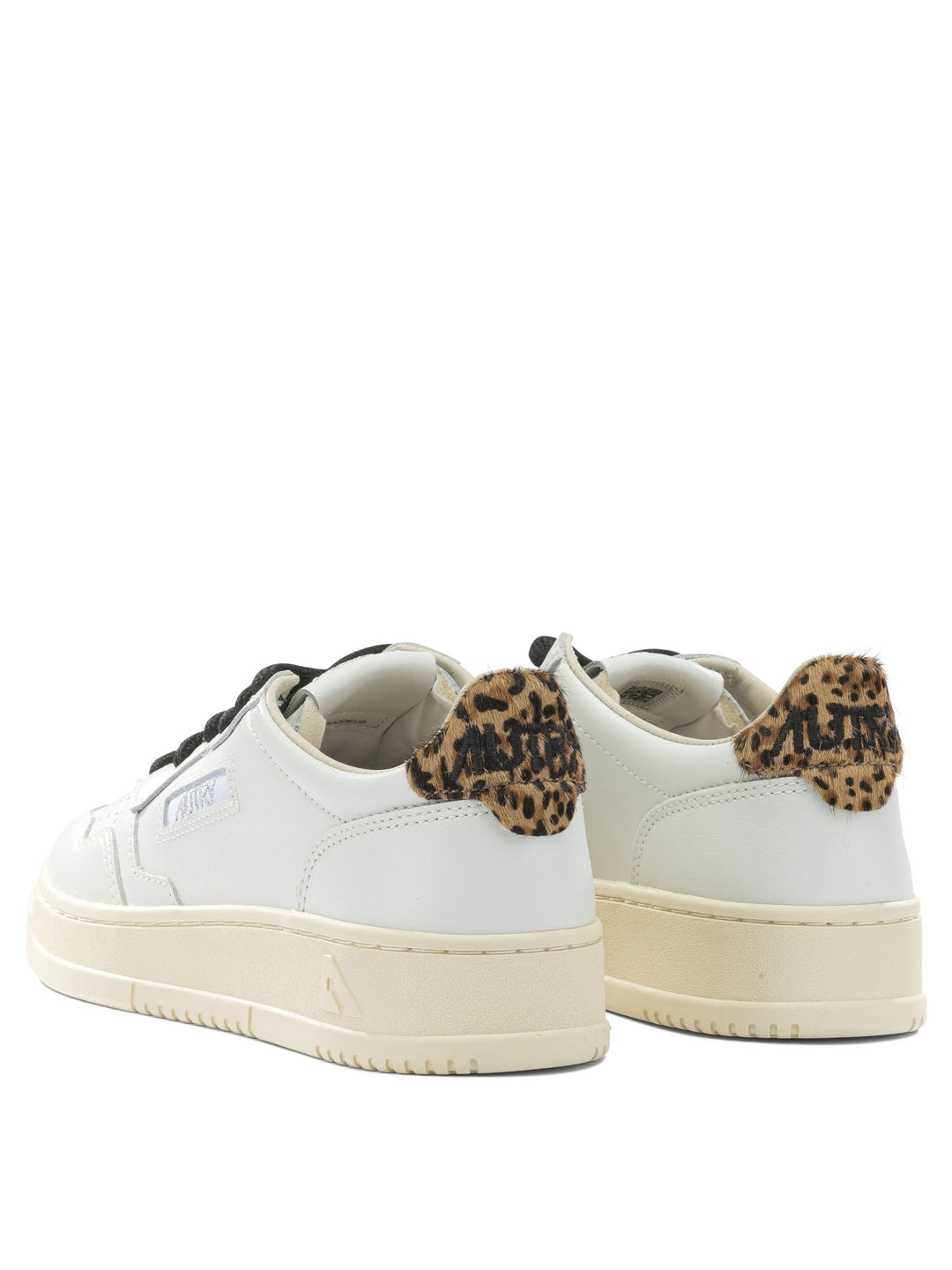 Autry Medalist Low Sneakers & Slip-On - White | b32724824fa447a6c70303720297f08ba7f77543