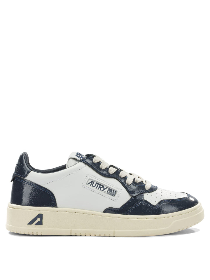 Autry Medalist Low Sneakers & Slip-On - Blue | f93388ba3a6900fc306f7195cccd3a10fdcd5462